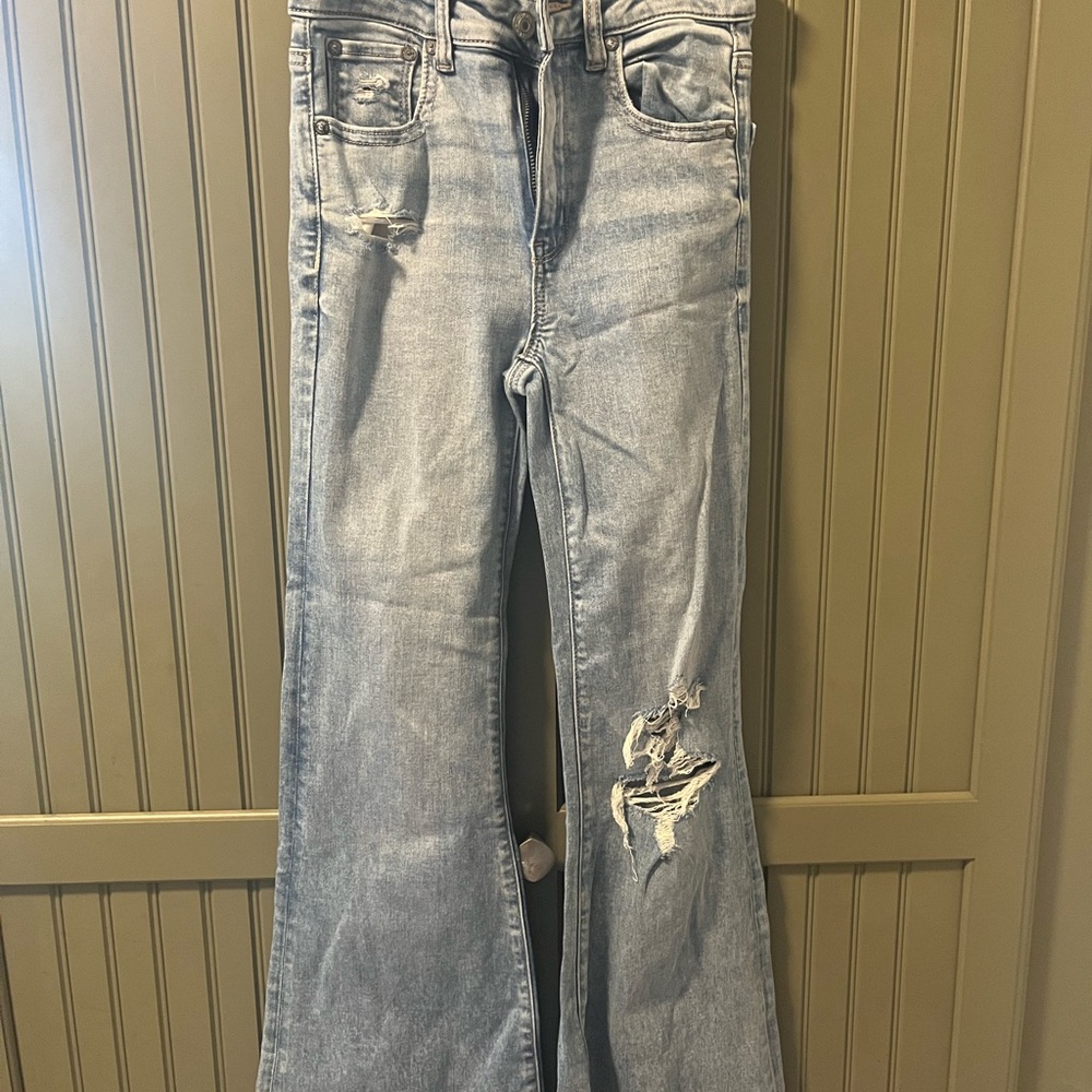 American Eagle 00 short distressed look frayed Flair bottom Jeans